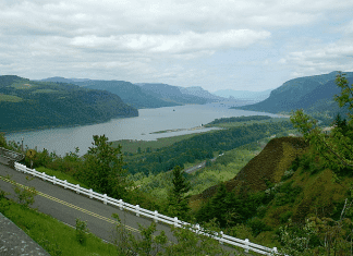 Cascade Lakes Scenic Byway Cascade Lakes Scenic Byway - Photo by Ben Stanfield | I-5 Exit Guide