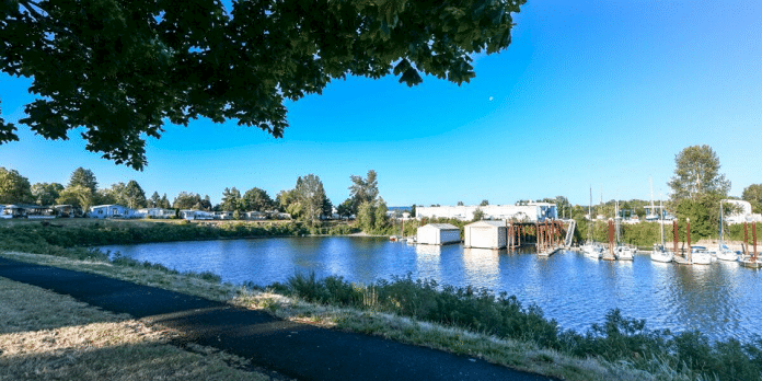 Jantzen Beach RV Park – Portland, OR